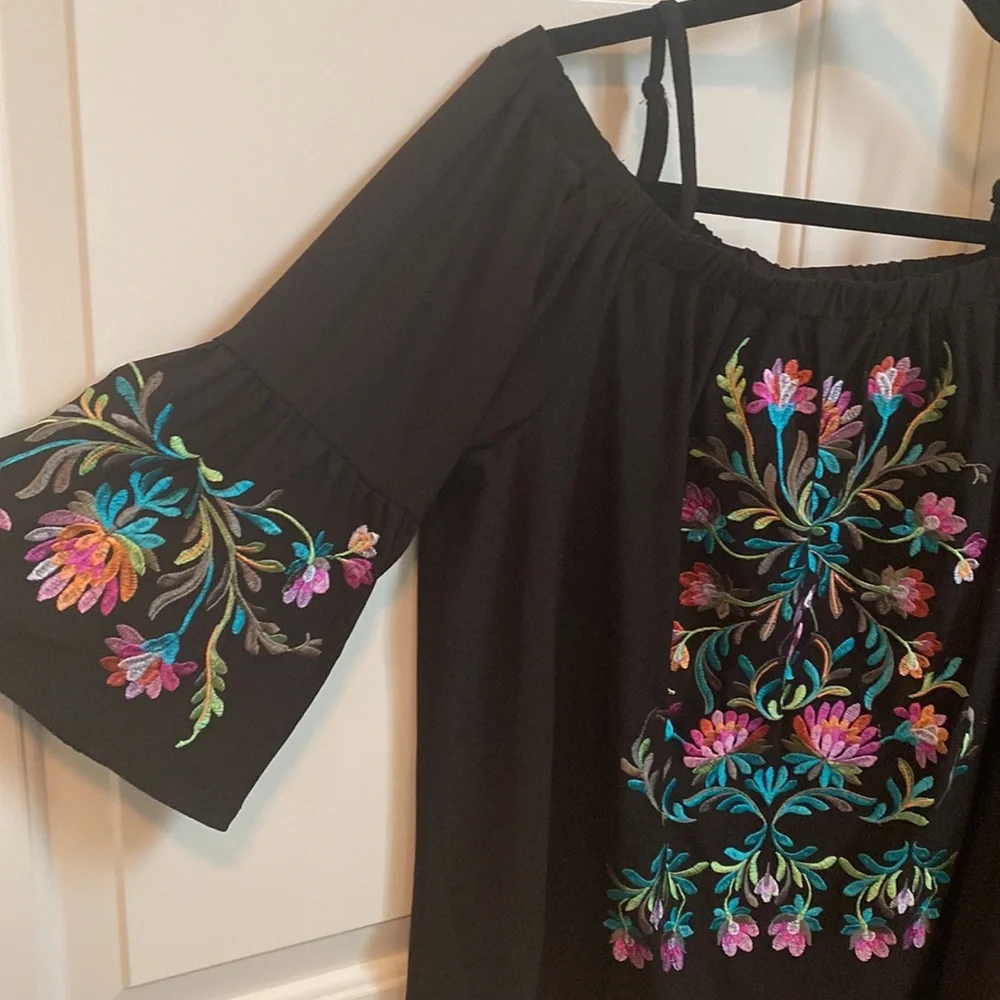 Black and floral L INC blouse - Picture 2 of 4